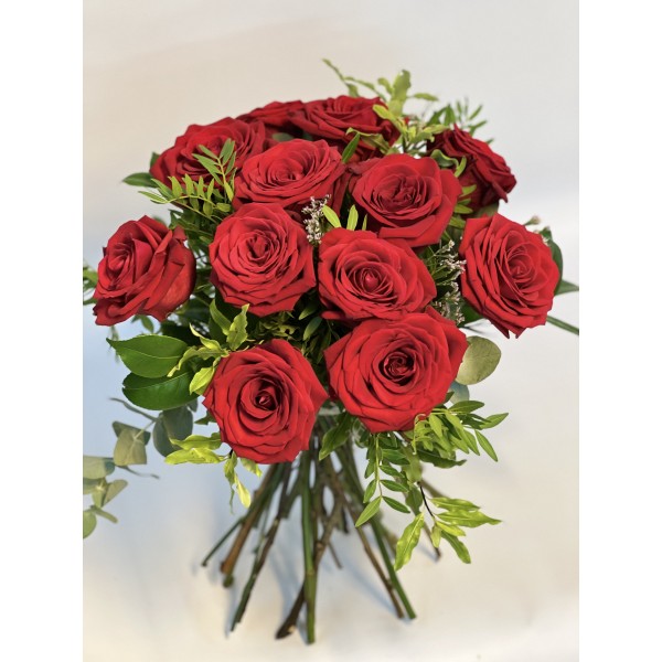 Bouquet 12,15 o 18 rosas rojas cortas