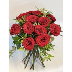 Bouquet 12,15 o 18 rosas rojas cortas