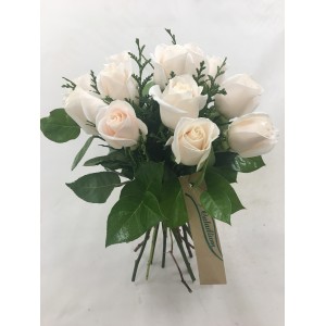 Bouquet 12,15 o 18 rosas blancas cortas